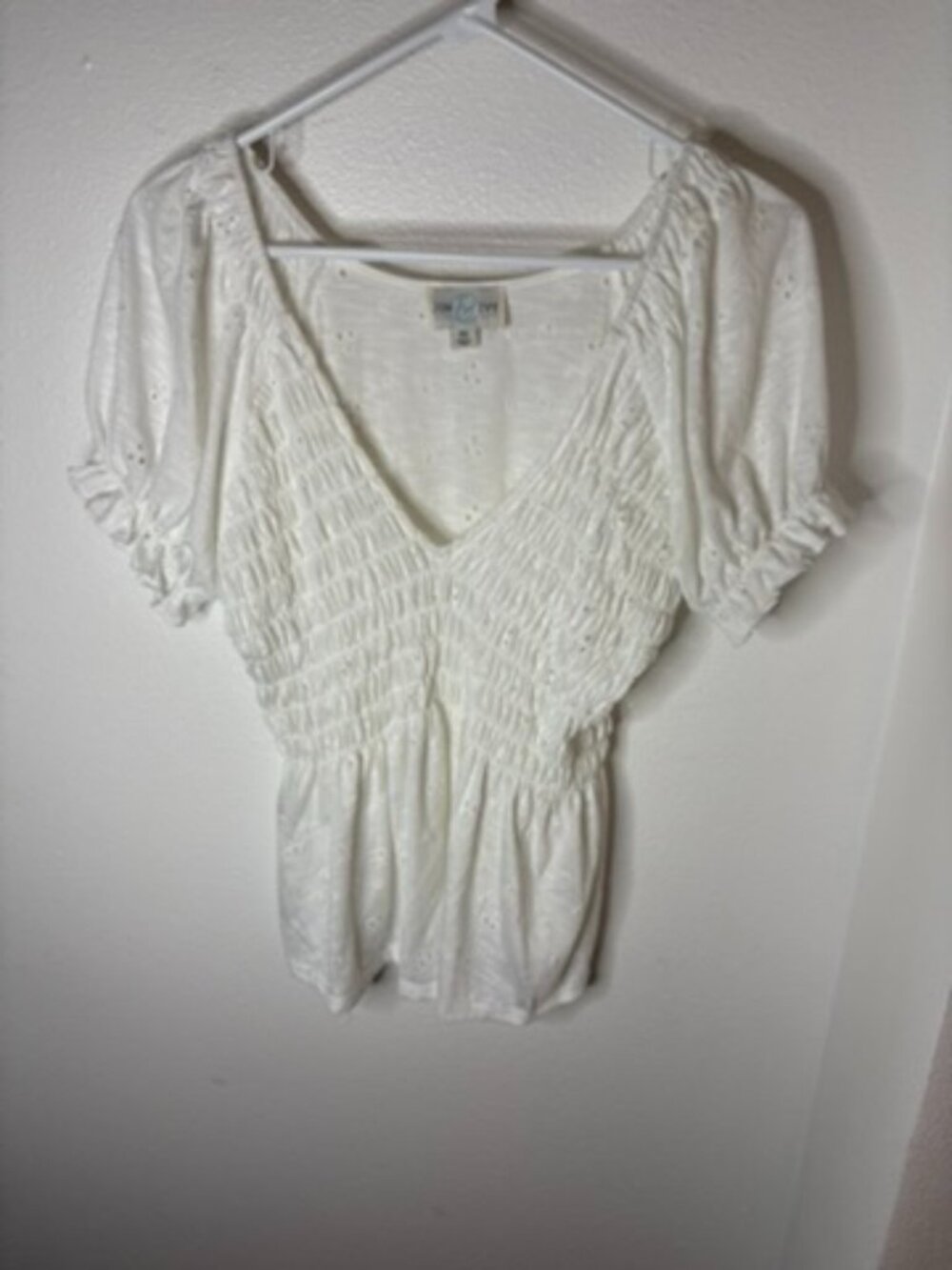 June & Ivy - M - White Peplum Top with Puff Sleeves